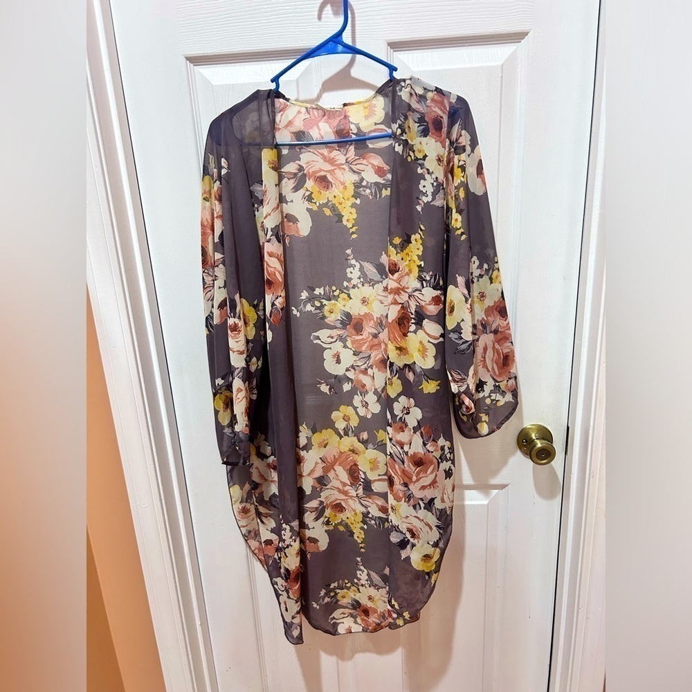 Adora Small Kimono Coveruo Gray Floral Design